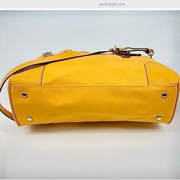 TUMI Villa Lucca City Tote Bag with tortoise tumi logo. - Picture 4 of 6